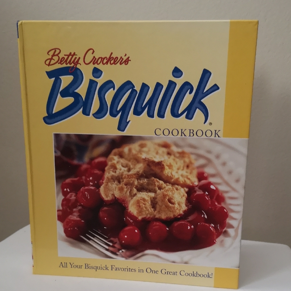 Betty Crocker Bisquick Cookbook Hardcover and Spiral, Great Condition, 302 Pages